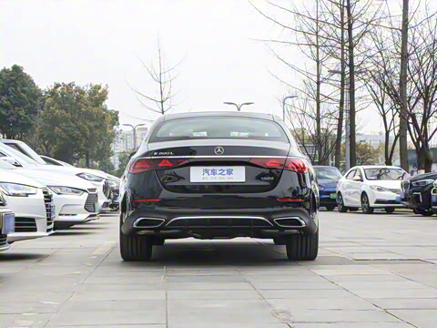 2025�� �Ŀ� E 300 L �����˶���