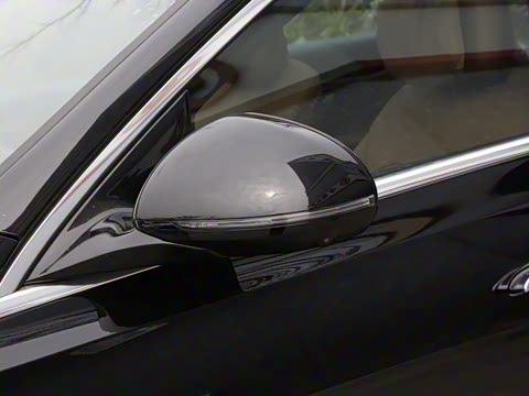 2025�� �Ŀ� E 300 L �����˶���