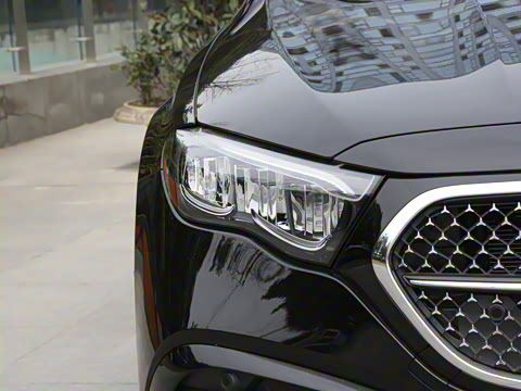 2025�� �Ŀ� E 300 L �����˶���