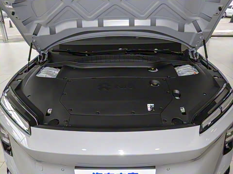 2025�� 75kWh Touring