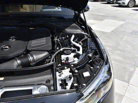 2025�� �Ŀ� E 300 L �����