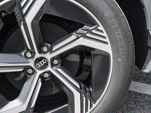 2024�� 50 e-tron quattro ������ҹ��