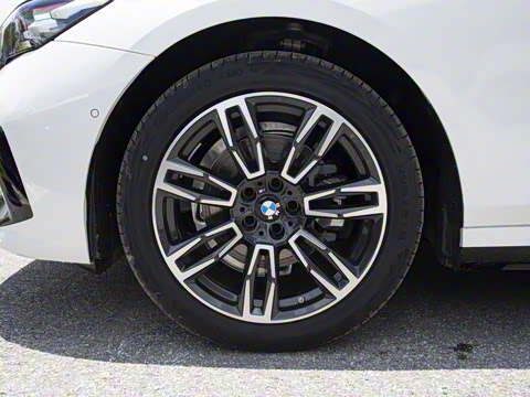 2025�� 525Li M�˶���װ