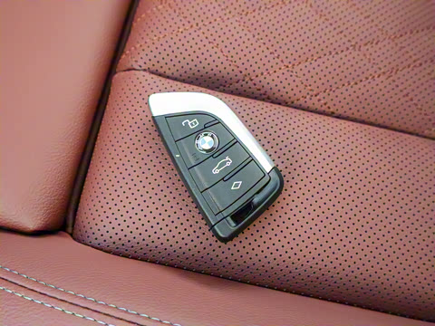 2025�� eDrive 40 L ��ҹ�˶���װ