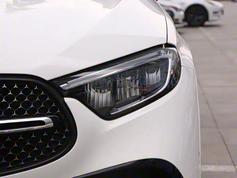 2025�� �Ŀ� GLC 260 4MATIC ����SUV