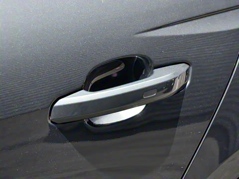 2025�� 200���������� 40 TFSI ����������