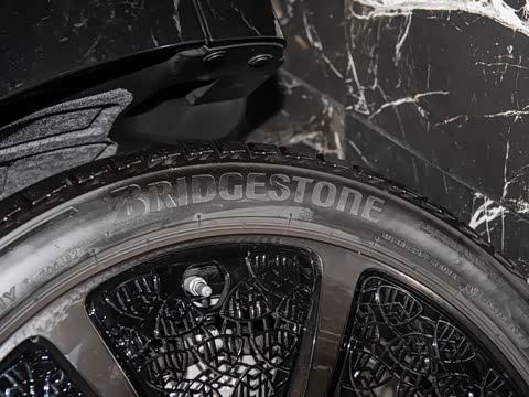 2025�� �Ŀ� S 680 4MATIC ��ҹ��