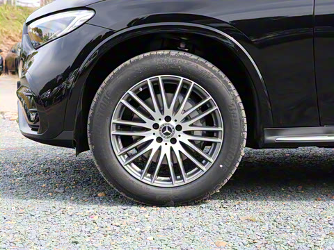 2025�� GLC 300 L 4MATIC ������ 5��