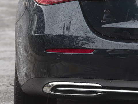 2025�� �Ŀ� E 300 L ������