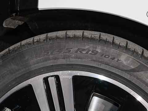 2025�� 500 4MATIC ������