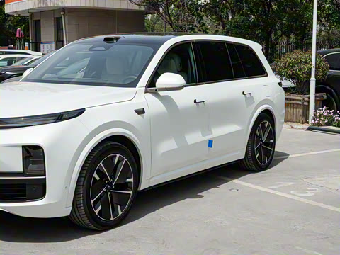 2025�� Ultra ���ܻ��°�