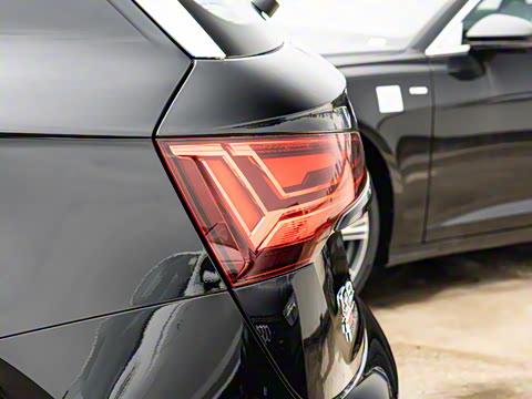 2025�� 40 TFSI ����������