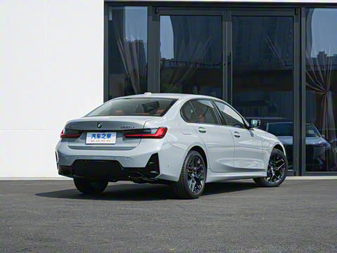 2025�� 330Li M�˶���ҹ��װ