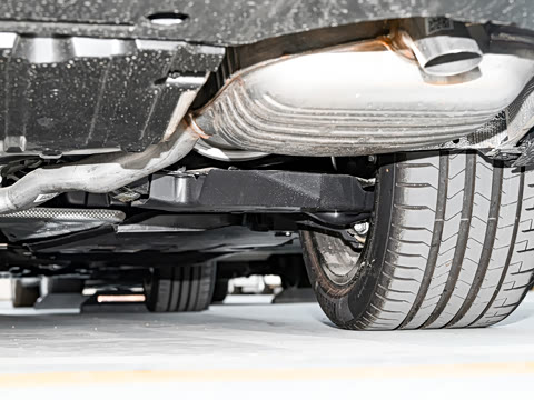 2024�� E 350 e L ���ʽ��϶����γ�