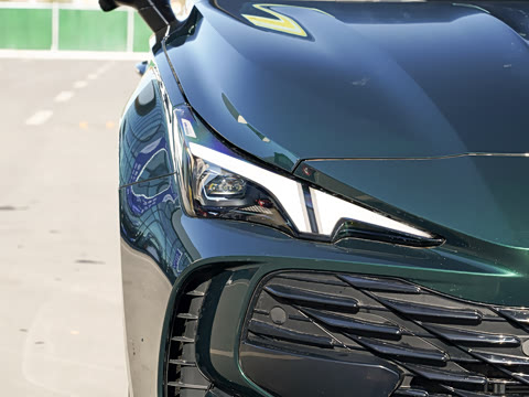 2025�� 2.0T Trophy+ �����˶���