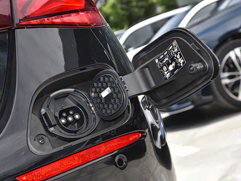 2024�� E 350 e L ���ʽ��϶����γ�