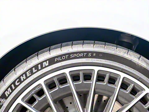 2024�� AMG CLE 53 4MATIC+ ���ܳ�