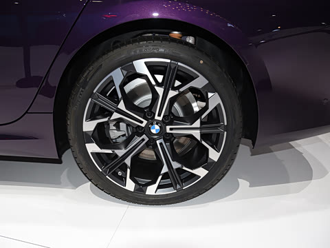 2025�� 330i 50����������