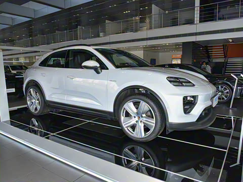 2024�� Macan 4
