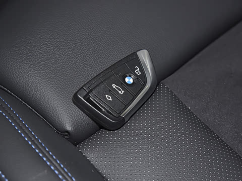 2025�� 330i 50����������