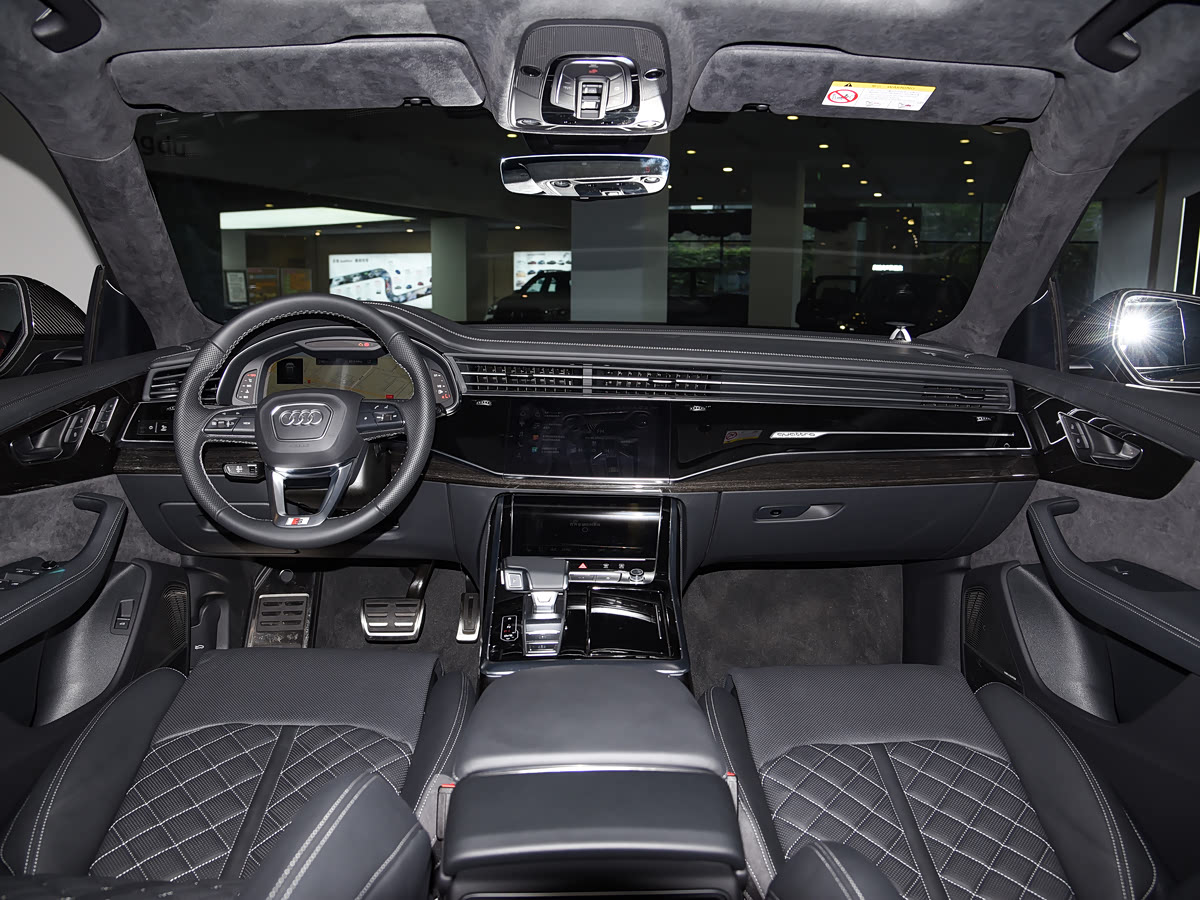 Audi Q8 — справочные фотографии комплектации, Фото 10