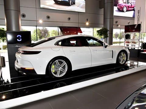 2024�� Panamera 4 E-Hybrid 2.9T