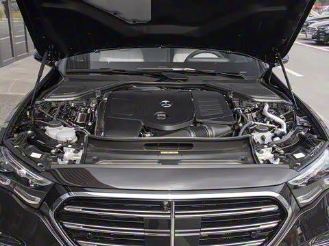 2025�� �Ŀ� E 300 L �����