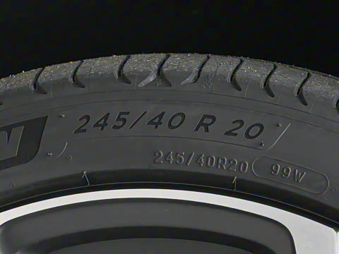 2025�� 75kWh Touring