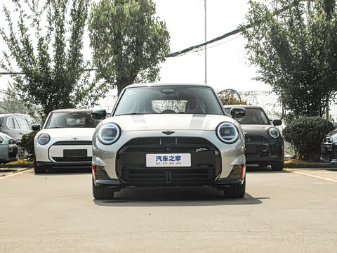 2025�� JOHN COOPER WORKS