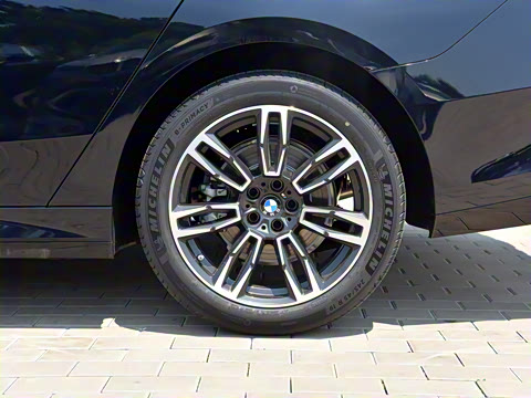 2024�� 525Li M�˶���װ