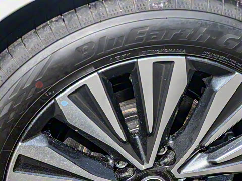 2022�� 2.0L XL-Upr ������