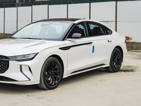 2025�� 2.0T ���л춯��