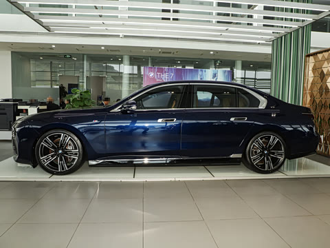 2023�� 740Li ������ M�˶���װ