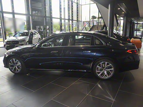 2025�� E 300 L ʱ����