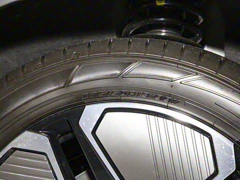 2025�� 735MAX 160kW