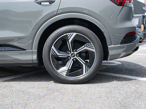 2024�� 50 e-tron quattro ������ҹ��