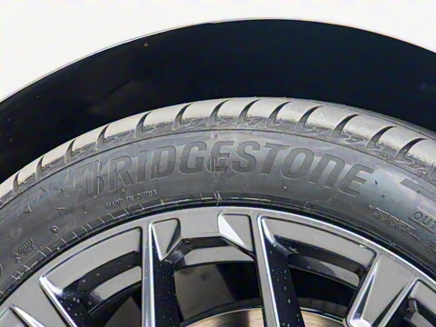 2025�� 330Li M�˶���ҹ��װ