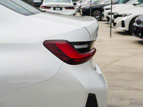 2025�� 330Li M�˶���ҹ��װ