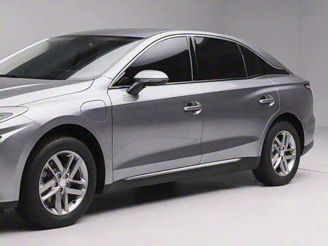 2025�� 610km PLUS