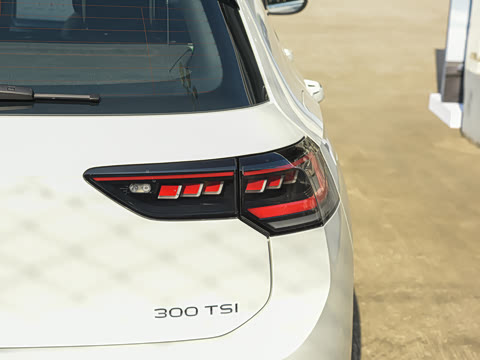 2025�� 300TSI R-Line