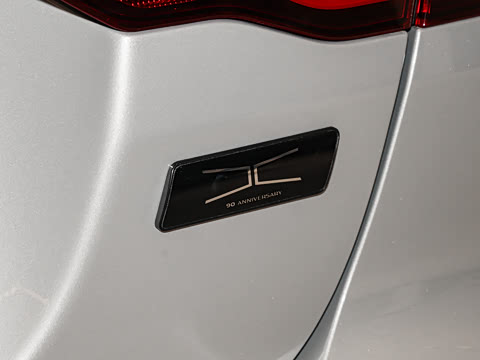 2025�� 2.0T 250PS R-DYNAMIC 90�����ذ�