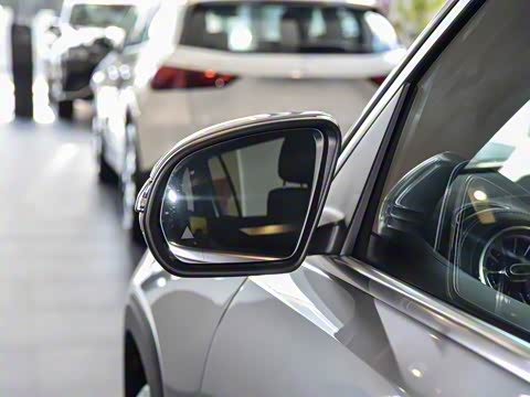 2025�� GLB 220 ������