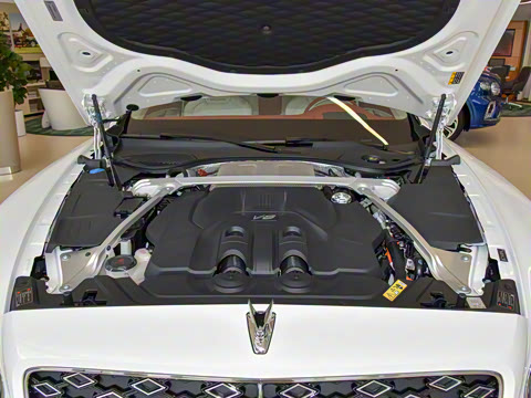 2026�� 4.0T V8 Mulliner