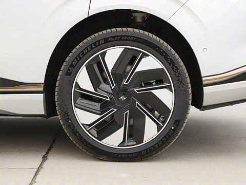 2025�� 636Ultra����� 5��