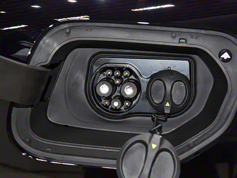 2025�� 825 Max��