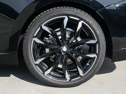 2025�� 225i M�˶���ҹ��װ