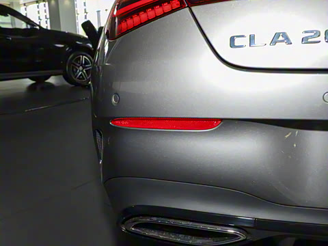 2025�� CLA 260 4MATIC