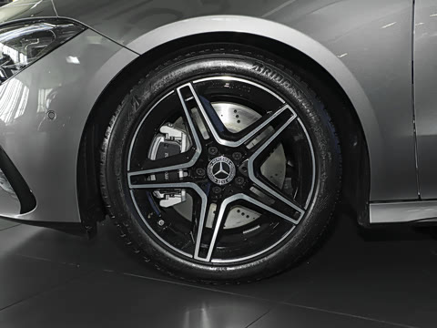 2025�� CLA 260 4MATIC