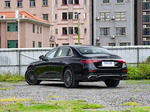 2025�� �Ŀ� E 300 L ����˶���