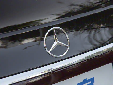 2025�� �Ŀ� E 300 L ������